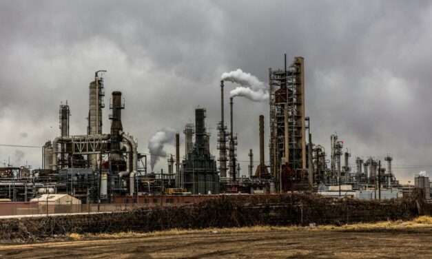 Les métiers sur une plateforme pétrolière : découvrir les rôles clés et opportunités de carrière