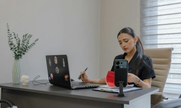 Comment la technologie donne du pouvoir aux entrepreneurs modernes dans l’économie numérique